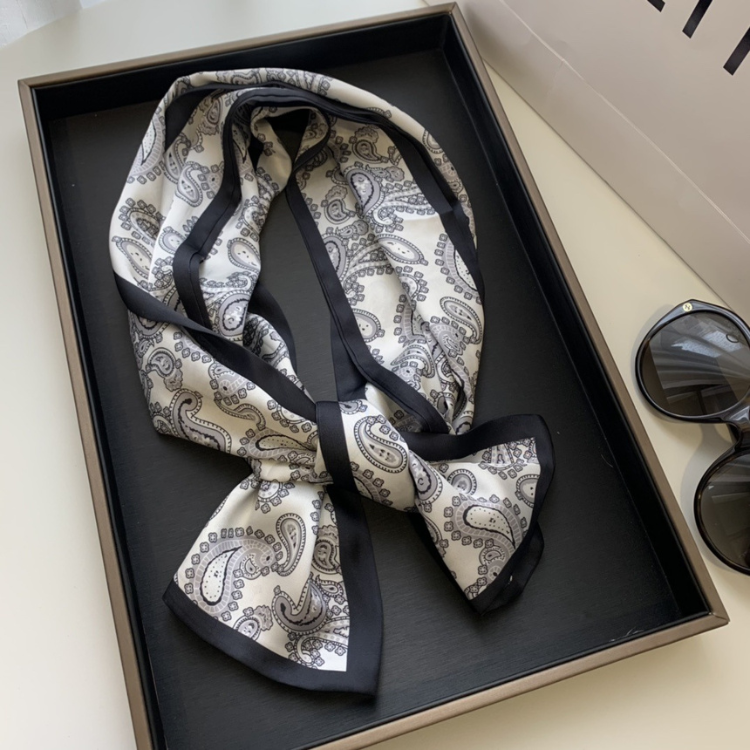 Bufanda larga elegante con estampado paisley