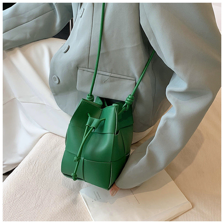 Bolso bandolera mini de PU tejido a mano de moda