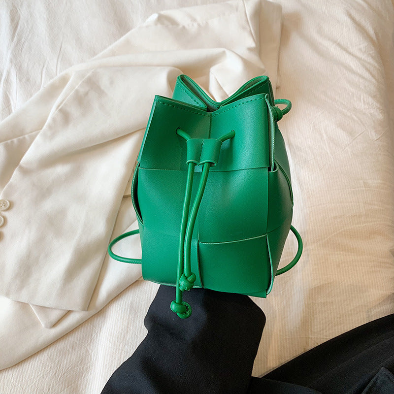 Bolso bandolera mini de PU tejido a mano de moda