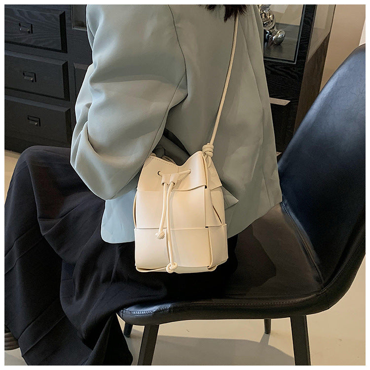 Bolso bandolera mini de PU tejido a mano de moda