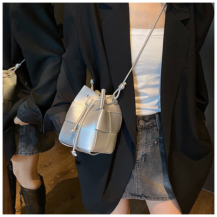 Bolso bandolera mini de PU tejido a mano de moda