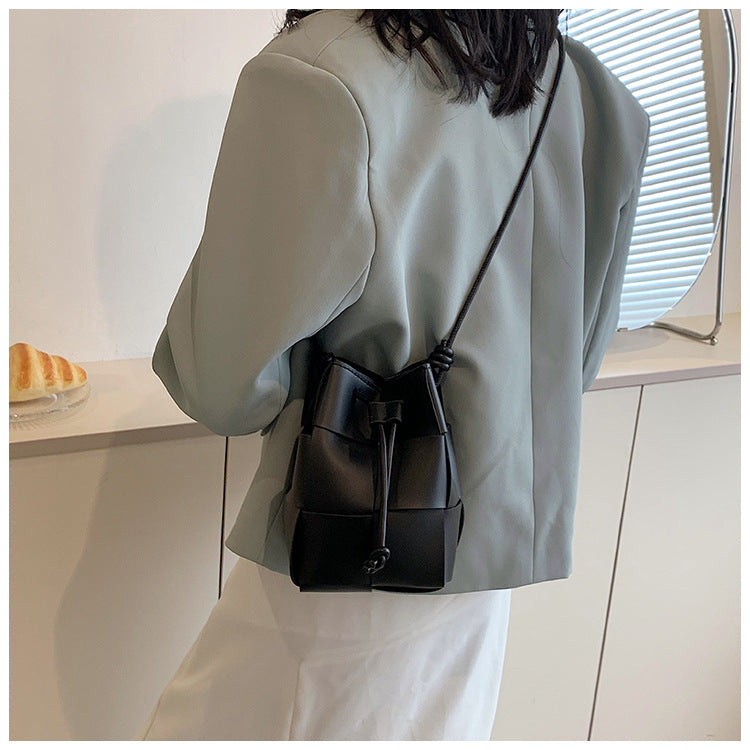 Bolso bandolera mini de PU tejido a mano de moda