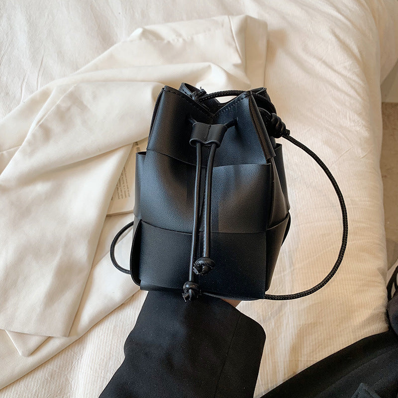 Bolso bandolera mini de PU tejido a mano de moda