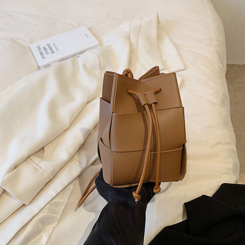 Bolso bandolera mini de PU tejido a mano de moda