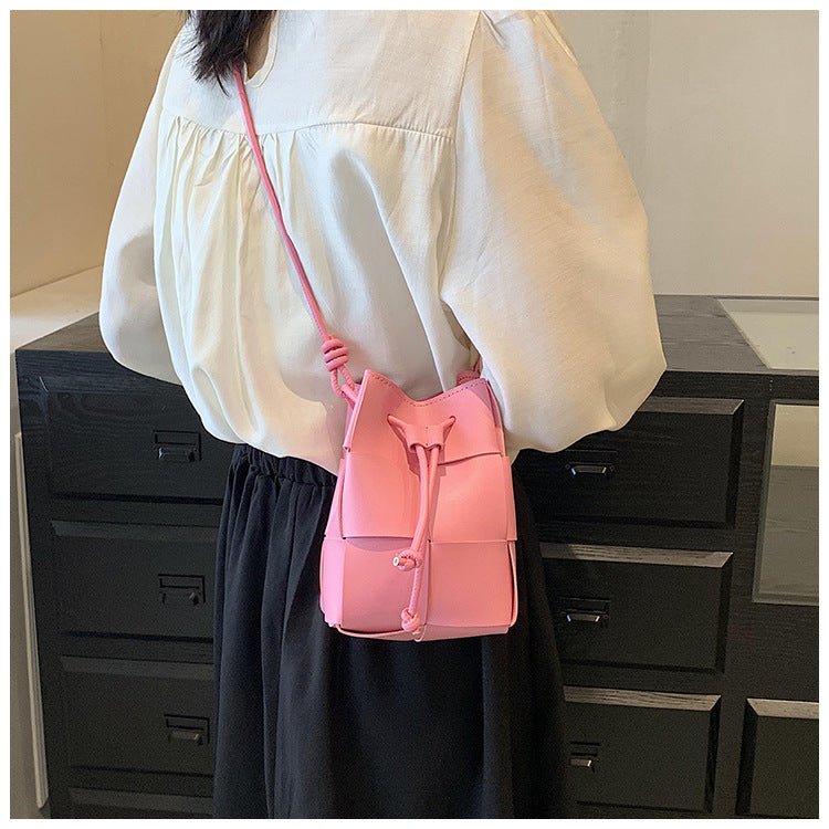 Bolso bandolera mini de PU tejido a mano de moda