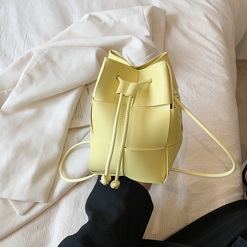 Bolso bandolera mini de PU tejido a mano de moda